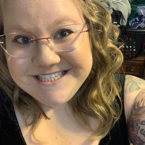 Meet your Posher, Gretchen - Picture 1 of 1